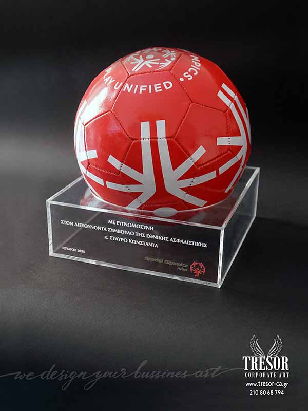 Tresor Corporate Art αναμνηστικά σύνθετα χειροποίητα προσωποποιημένα  βραβεία δώρα από κρύσταλλο plexiglas πλεξιγκλας ξύλο μέταλλο με χάραξη με laser router εκτύπωση UV